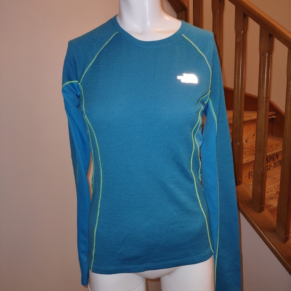 THE northface flight series with reflective shirt